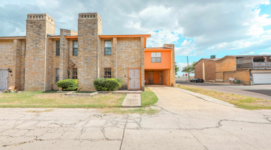 2600 E Montgomery St, Laredo, Texas 78043, 3 Bedrooms Bedrooms, 5 Rooms Rooms,2 BathroomsBathrooms,Residential,For Sale,2600 E Montgomery St,20253409