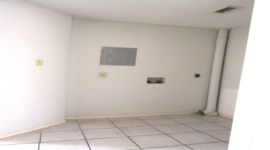 1420 Juarez Ave, Laredo, Texas 78040, 2 Bedrooms Bedrooms, 4 Rooms Rooms,1 BathroomBathrooms,Residential,For Rent,1420 Juarez Ave,20253412