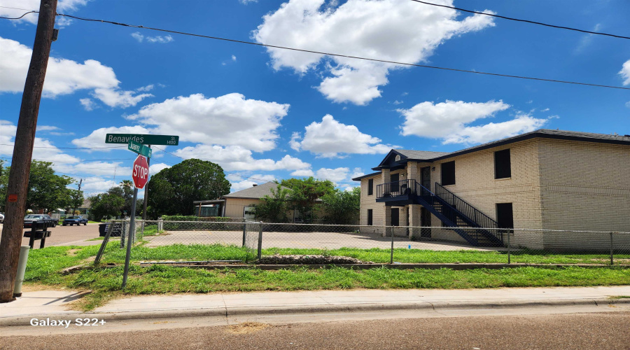 1420 Juarez Ave, Laredo, Texas 78040, 2 Bedrooms Bedrooms, 4 Rooms Rooms,1 BathroomBathrooms,Residential,For Rent,1420 Juarez Ave,20253412