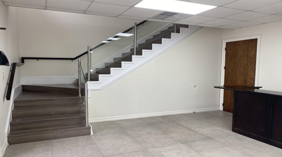 1102 Scott St, LAREDO, Texas 78040, 6 Rooms Rooms,4 BathroomsBathrooms,Commercial retail/office,For Rent,1102 Scott St,20253418