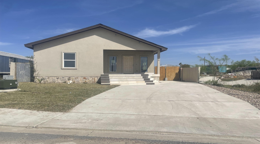709 Palo De Rosa Loop, Laredo, Texas 78043, 3 Bedrooms Bedrooms, 5 Rooms Rooms,2 BathroomsBathrooms,Residential,For Sale,709 Palo De Rosa Loop,20253422
