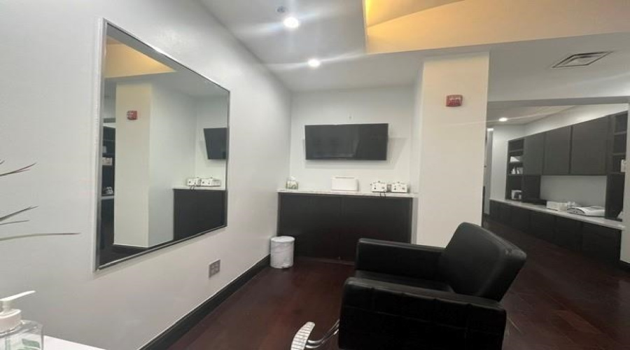 6999 McPherson Rd, LAREDO, Texas 78041, 1 Room Rooms,1 BathroomBathrooms,Commercial retail/office,For Rent,6999 McPherson Rd,20253427