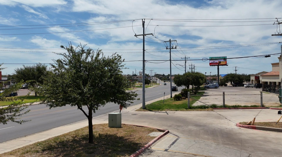 9708 McPherson Rd, Laredo, Texas 78045, 1 Room Rooms,Commercial retail/office,For Rent,9708 McPherson Rd,20253442