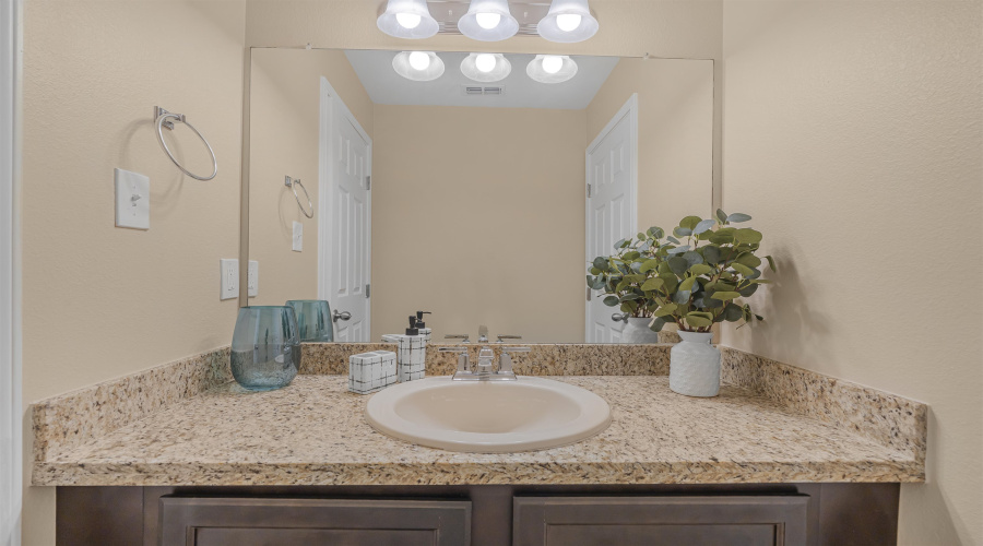 607 Montera Dr., Laredo, Texas 78045, 4 Bedrooms Bedrooms, 8 Rooms Rooms,2 BathroomsBathrooms,Residential,For Sale,607 Montera Dr.,20253452