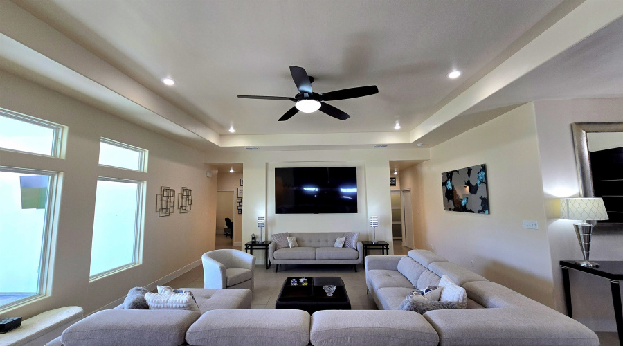 7415 Stephen King Lp., Laredo, Texas 78041, 4 Bedrooms Bedrooms, 5 Rooms Rooms,3 BathroomsBathrooms,Residential,For Sale,7415 Stephen King Lp.,20253462