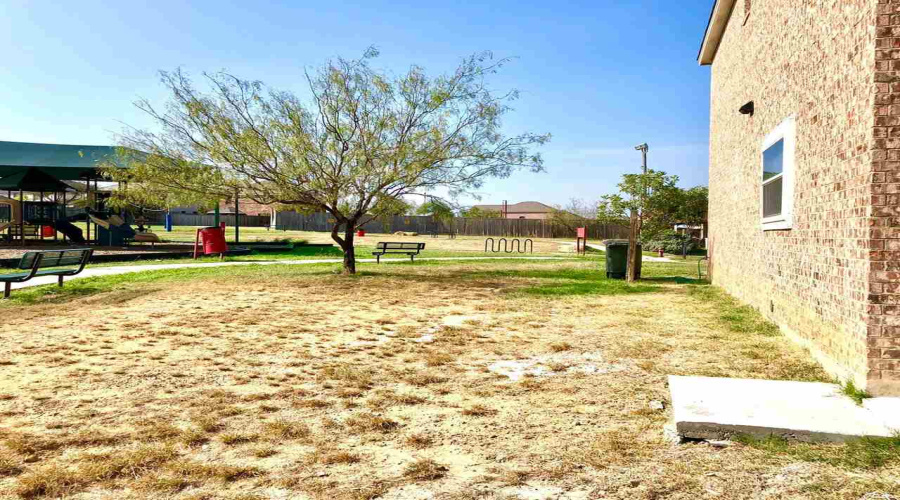 601 Pinos Cr, laredo, Texas 78043, 3 Bedrooms Bedrooms, 7 Rooms Rooms,2 BathroomsBathrooms,Residential,For Sale,601 Pinos Cr,20253466