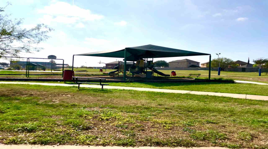 601 Pinos Cr, laredo, Texas 78043, 3 Bedrooms Bedrooms, 7 Rooms Rooms,2 BathroomsBathrooms,Residential,For Sale,601 Pinos Cr,20253466