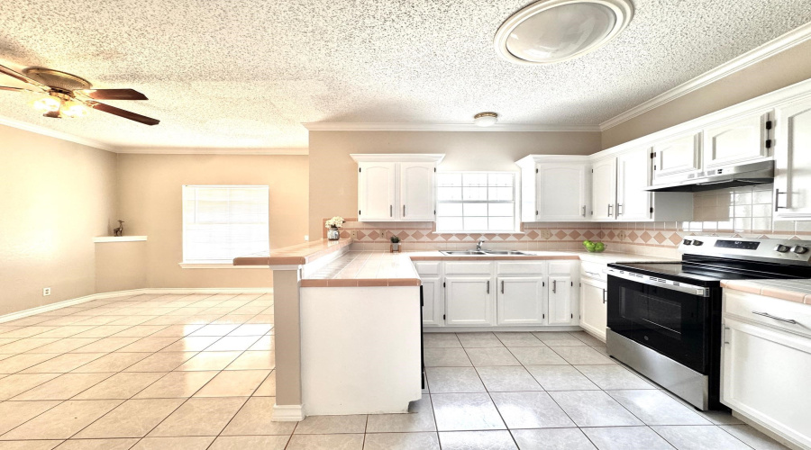 402 St Croix Dr, LAREDO, Texas 78045, 3 Bedrooms Bedrooms, 7 Rooms Rooms,2 BathroomsBathrooms,Residential,For Sale,402 St Croix Dr,20253473