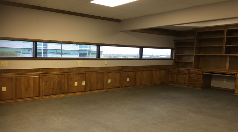 6801 McPherson Rd, LAREDO, Texas 78041, 1 Room Rooms,3 BathroomsBathrooms,Commercial retail/office,For Rent,6801 McPherson Rd,20253489