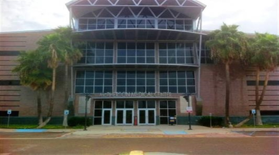 6801 McPherson Rd, LAREDO, Texas 78041, 1 Room Rooms,3 BathroomsBathrooms,Commercial retail/office,For Rent,6801 McPherson Rd,20253489