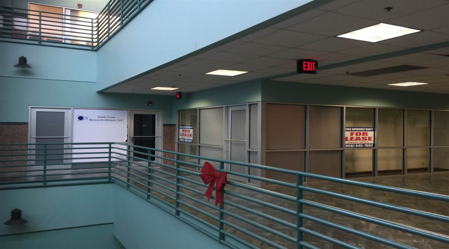 6801 McPherson Rd, LAREDO, Texas 78041, 1 Room Rooms,3 BathroomsBathrooms,Commercial retail/office,For Rent,6801 McPherson Rd,20253489