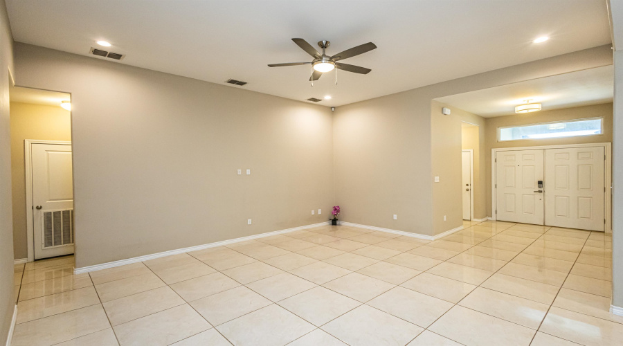 215 Glen Cook Dr., Laredo, Texas 78041, 4 Bedrooms Bedrooms, 6 Rooms Rooms,2 BathroomsBathrooms,Residential,For Sale,215 Glen Cook Dr.,20253493