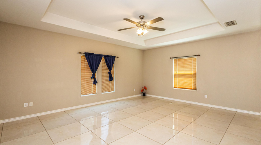 215 Glen Cook Dr., Laredo, Texas 78041, 4 Bedrooms Bedrooms, 6 Rooms Rooms,2 BathroomsBathrooms,Residential,For Sale,215 Glen Cook Dr.,20253493