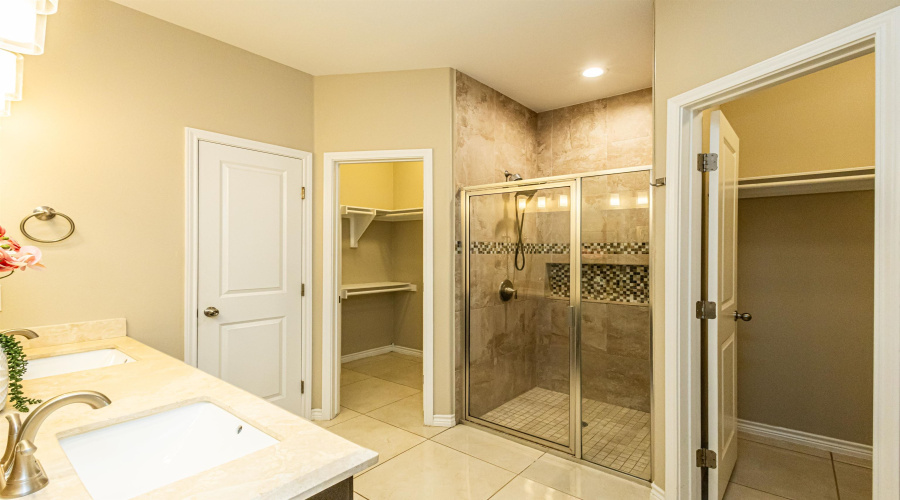 215 Glen Cook Dr., Laredo, Texas 78041, 4 Bedrooms Bedrooms, 6 Rooms Rooms,2 BathroomsBathrooms,Residential,For Sale,215 Glen Cook Dr.,20253493