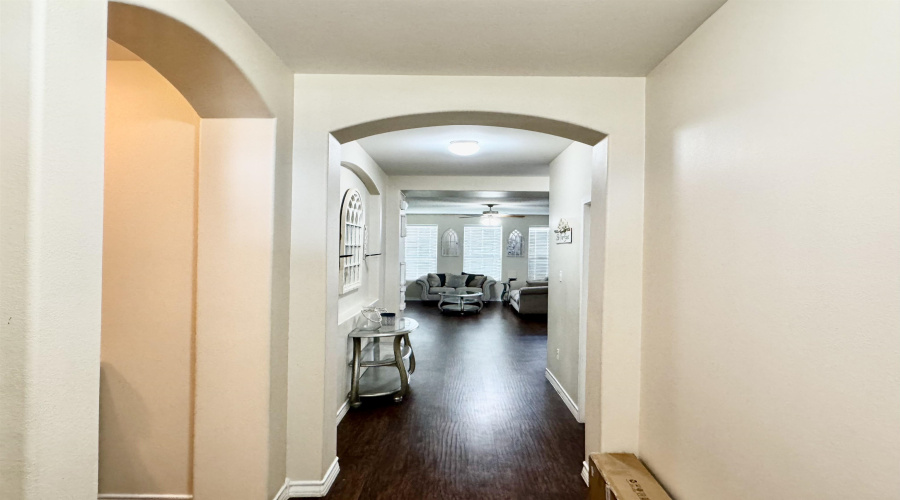 105 Spanish Oak Dr, Laredo, Texas 78045, 4 Bedrooms Bedrooms, 6 Rooms Rooms,3 BathroomsBathrooms,Residential,For Sale,105 Spanish Oak Dr,20253495