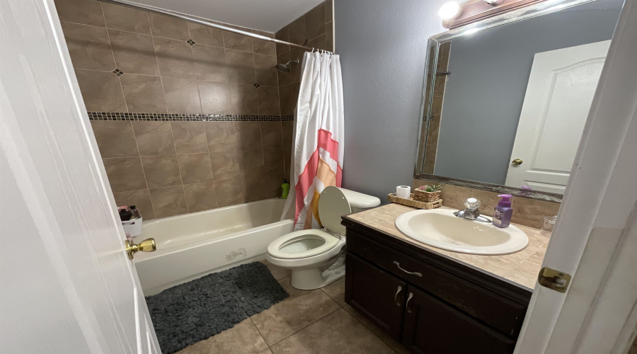 3517 Aguanieve Dr., Laredo, Texas 78046, 3 Bedrooms Bedrooms, 8 Rooms Rooms,2 BathroomsBathrooms,Residential,For Sale,3517 Aguanieve Dr.,20253497