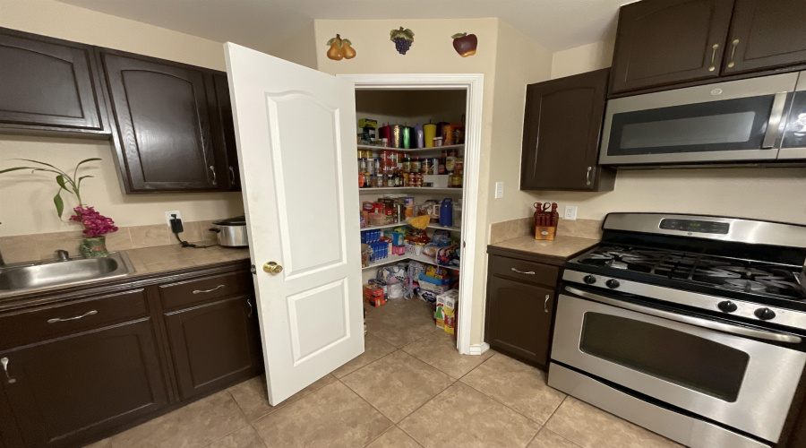 3517 Aguanieve Dr., Laredo, Texas 78046, 3 Bedrooms Bedrooms, 8 Rooms Rooms,2 BathroomsBathrooms,Residential,For Sale,3517 Aguanieve Dr.,20253497