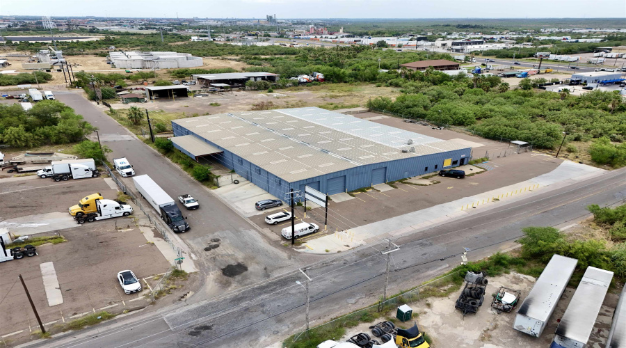 8115 Las Cruces Dr, Laredo, Texas 78045, 1 Bedroom Bedrooms, 1 Room Rooms,1 BathroomBathrooms,Commercial/industrial,For Rent,8115 Las Cruces Dr,20253506