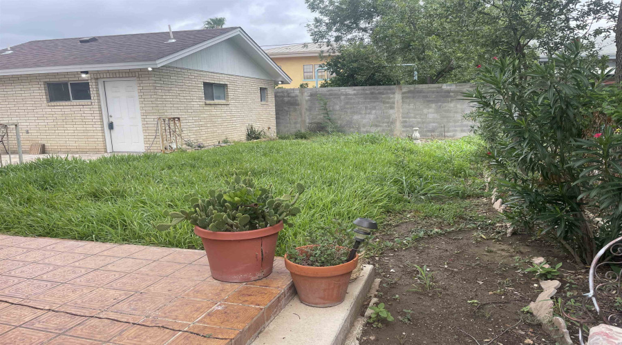 1704 Garfield St, Laredo, Texas 78043-2927, 1 Bedroom Bedrooms, 1 Room Rooms,1 BathroomBathrooms,Residential,For Rent,1704 Garfield St,20253508