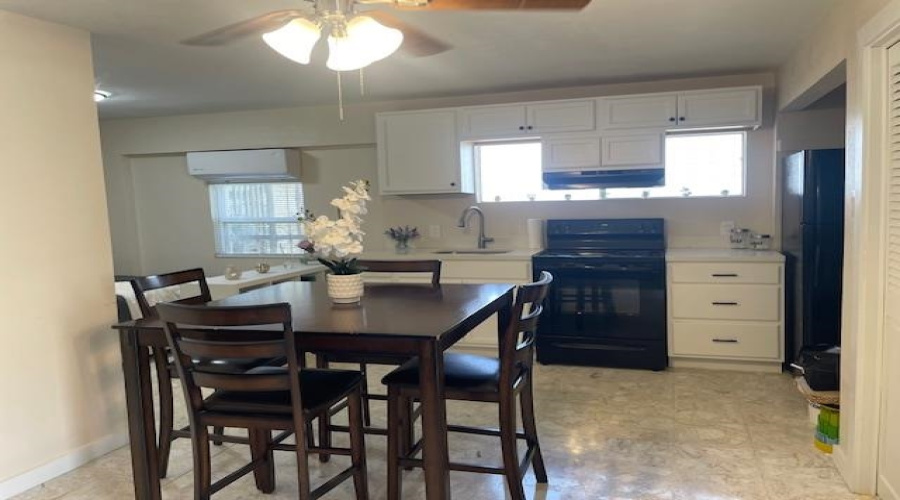 1704 Garfield St, Laredo, Texas 78043-2927, 1 Bedroom Bedrooms, 1 Room Rooms,1 BathroomBathrooms,Residential,For Rent,1704 Garfield St,20253508
