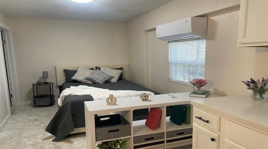 1704 Garfield St, Laredo, Texas 78043-2927, 1 Bedroom Bedrooms, 1 Room Rooms,1 BathroomBathrooms,Residential,For Rent,1704 Garfield St,20253508