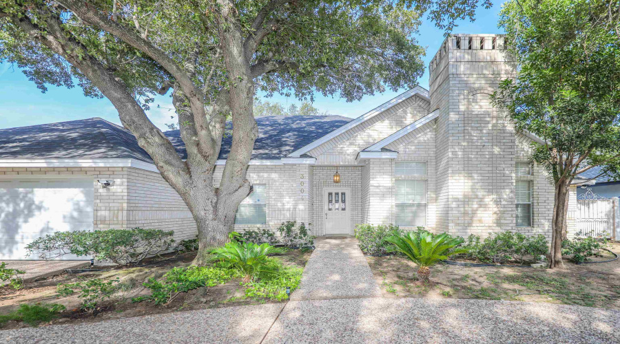 3004 Crest Oak Cir, Laredo, Texas 78045, 4 Bedrooms Bedrooms, 7 Rooms Rooms,2 BathroomsBathrooms,Residential,For Sale,3004 Crest Oak Cir,20253513