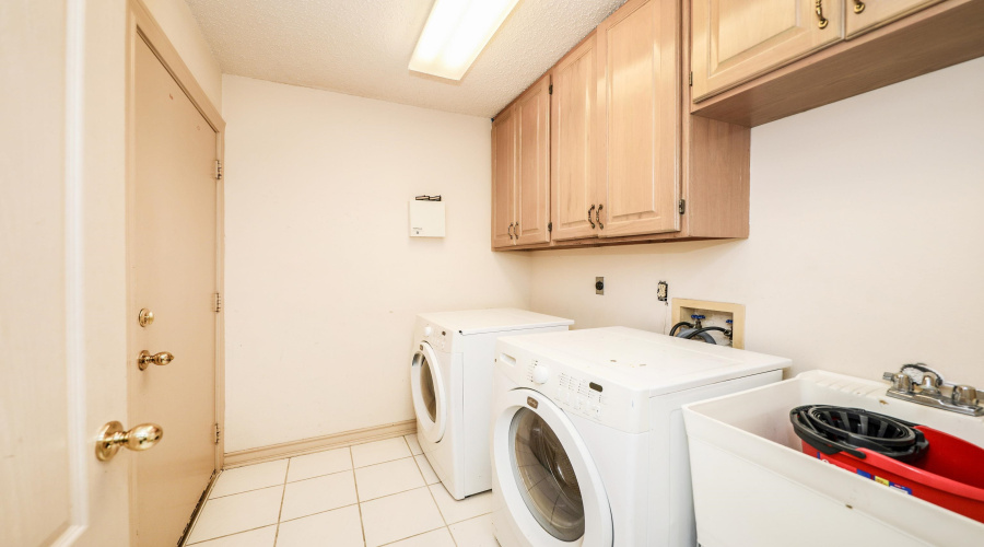 3004 Crest Oak Cir, Laredo, Texas 78045, 4 Bedrooms Bedrooms, 7 Rooms Rooms,2 BathroomsBathrooms,Residential,For Sale,3004 Crest Oak Cir,20253513