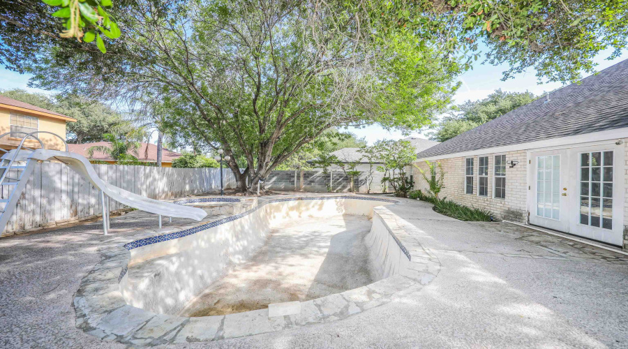 3004 Crest Oak Cir, Laredo, Texas 78045, 4 Bedrooms Bedrooms, 7 Rooms Rooms,2 BathroomsBathrooms,Residential,For Sale,3004 Crest Oak Cir,20253513