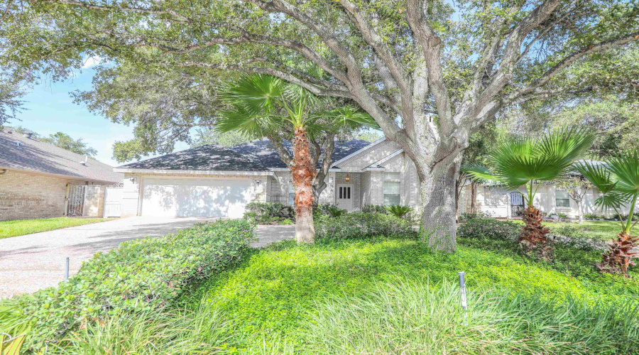 3004 Crest Oak Cir, Laredo, Texas 78045, 4 Bedrooms Bedrooms, 7 Rooms Rooms,2 BathroomsBathrooms,Residential,For Sale,3004 Crest Oak Cir,20253513