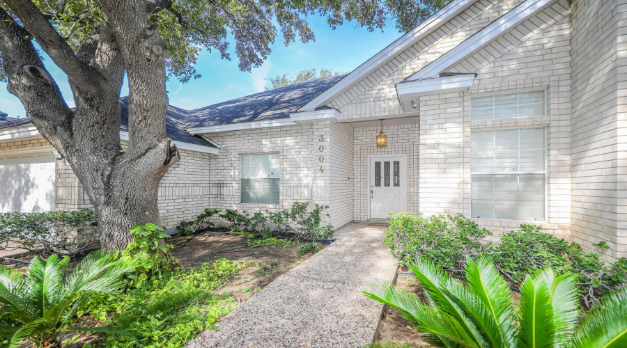3004 Crest Oak Cir, Laredo, Texas 78045, 4 Bedrooms Bedrooms, 7 Rooms Rooms,2 BathroomsBathrooms,Residential,For Sale,3004 Crest Oak Cir,20253513
