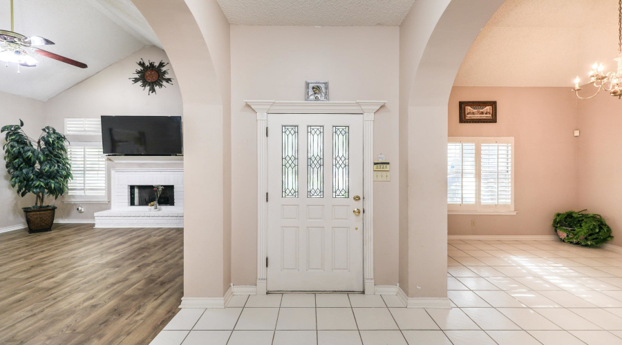 3004 Crest Oak Cir, Laredo, Texas 78045, 4 Bedrooms Bedrooms, 7 Rooms Rooms,2 BathroomsBathrooms,Residential,For Sale,3004 Crest Oak Cir,20253513