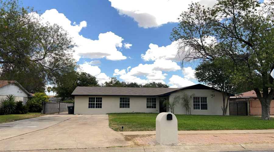 503 Lindenwood Dr, Laredo, Texas 78045, 3 Bedrooms Bedrooms, 5 Rooms Rooms,2 BathroomsBathrooms,Residential,For Sale,503 Lindenwood Dr,20253518