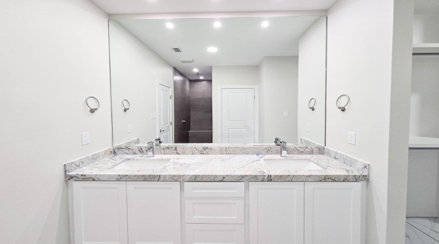 1010 Noyola Loop, LAREDO, Texas 78046, 4 Bedrooms Bedrooms, 6 Rooms Rooms,2 BathroomsBathrooms,Residential,For Sale,1010 Noyola Loop,20253520