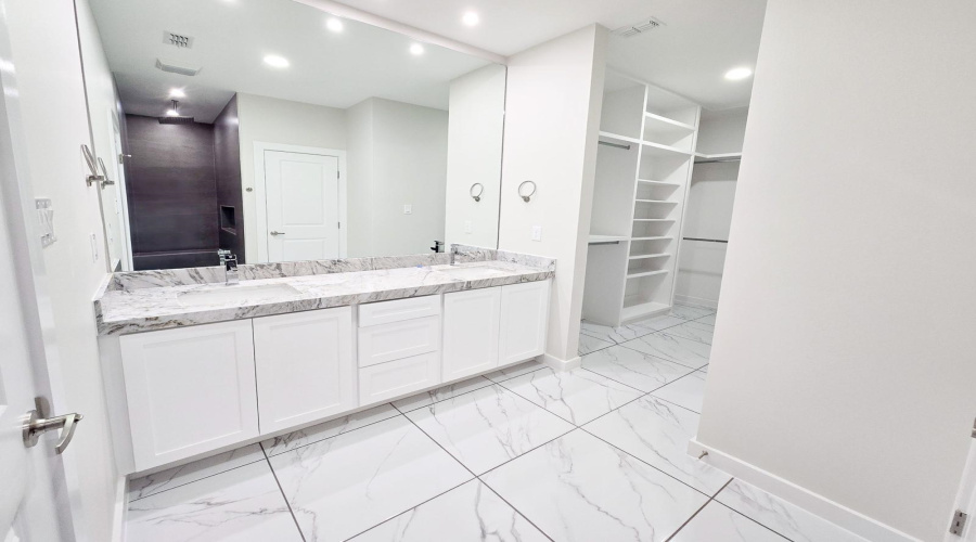 1010 Noyola Loop, LAREDO, Texas 78046, 4 Bedrooms Bedrooms, 6 Rooms Rooms,2 BathroomsBathrooms,Residential,For Sale,1010 Noyola Loop,20253520