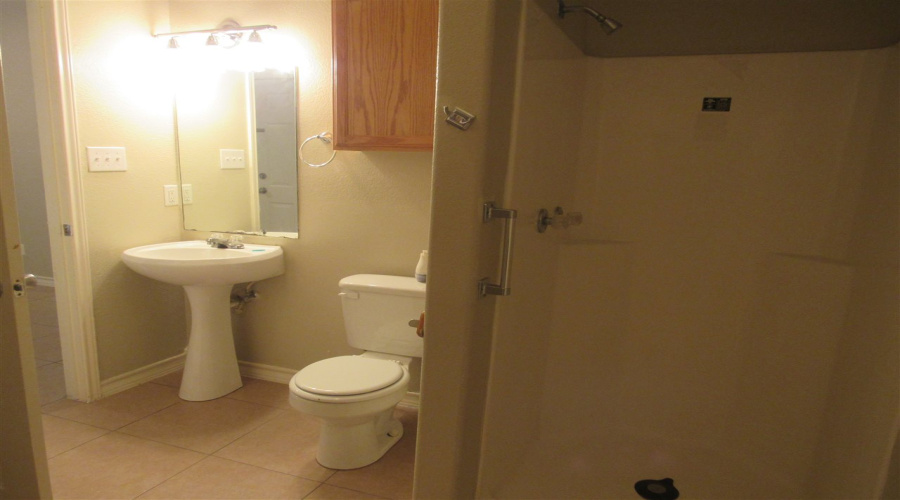 1000 Ranchway Dr, Laredo, Texas 78045, 3 Bedrooms Bedrooms, 7 Rooms Rooms,3 BathroomsBathrooms,Residential,For Rent,1000 Ranchway Dr,20253521