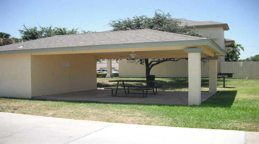 1000 Ranchway Dr, Laredo, Texas 78045, 3 Bedrooms Bedrooms, 7 Rooms Rooms,3 BathroomsBathrooms,Residential,For Rent,1000 Ranchway Dr,20253521