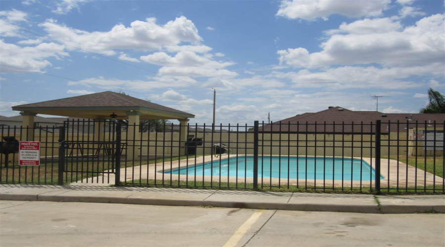 1000 Ranchway Dr, Laredo, Texas 78045, 3 Bedrooms Bedrooms, 7 Rooms Rooms,3 BathroomsBathrooms,Residential,For Rent,1000 Ranchway Dr,20253521