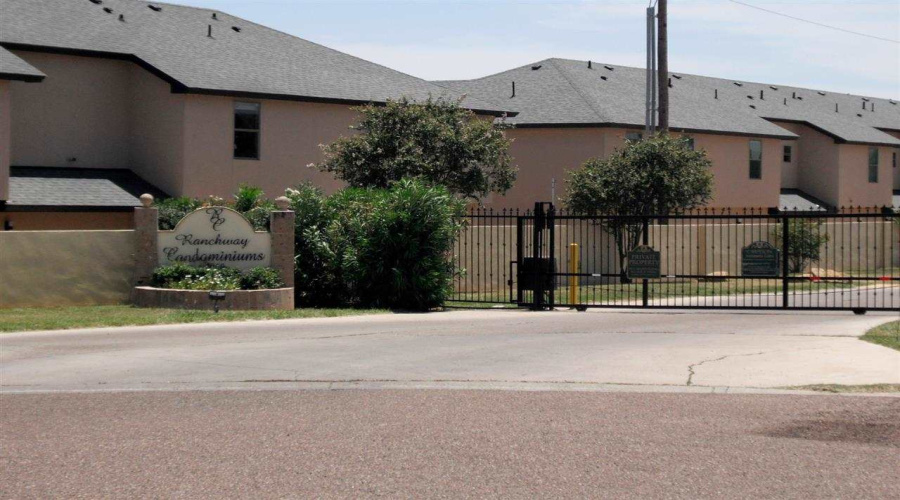 1000 Ranchway Dr, Laredo, Texas 78045, 3 Bedrooms Bedrooms, 7 Rooms Rooms,3 BathroomsBathrooms,Residential,For Rent,1000 Ranchway Dr,20253521