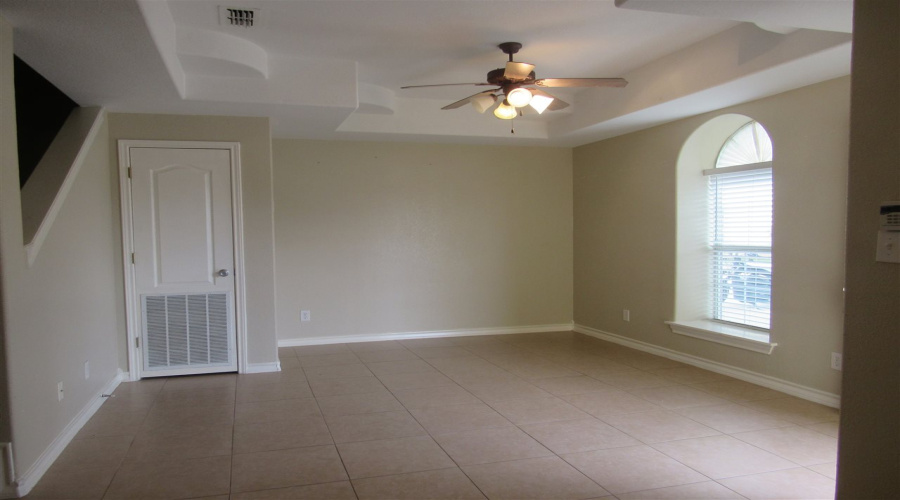 1000 Ranchway Dr, Laredo, Texas 78045, 3 Bedrooms Bedrooms, 7 Rooms Rooms,3 BathroomsBathrooms,Residential,For Rent,1000 Ranchway Dr,20253521