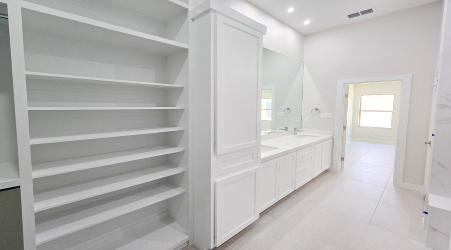 1105 Morocoy Dr., LAREDO, Texas 78046, 4 Bedrooms Bedrooms, 6 Rooms Rooms,2 BathroomsBathrooms,Residential,For Sale,1105 Morocoy Dr.,20253529