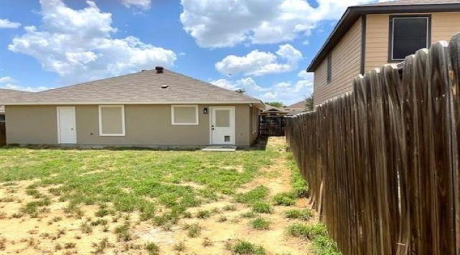 5829 Saint Sylvia Lp, Laredo, Texas 78046, 3 Bedrooms Bedrooms, 5 Rooms Rooms,2 BathroomsBathrooms,Residential,For Sale,5829 Saint Sylvia Lp,20253535