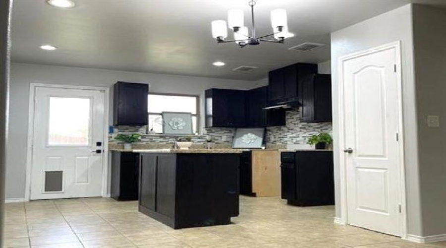 5829 Saint Sylvia Lp, Laredo, Texas 78046, 3 Bedrooms Bedrooms, 5 Rooms Rooms,2 BathroomsBathrooms,Residential,For Sale,5829 Saint Sylvia Lp,20253535