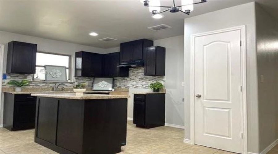 5829 Saint Sylvia Lp, Laredo, Texas 78046, 3 Bedrooms Bedrooms, 5 Rooms Rooms,2 BathroomsBathrooms,Residential,For Sale,5829 Saint Sylvia Lp,20253535