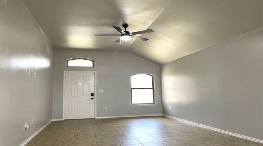 5829 Saint Sylvia Lp, Laredo, Texas 78046, 3 Bedrooms Bedrooms, 5 Rooms Rooms,2 BathroomsBathrooms,Residential,For Sale,5829 Saint Sylvia Lp,20253535