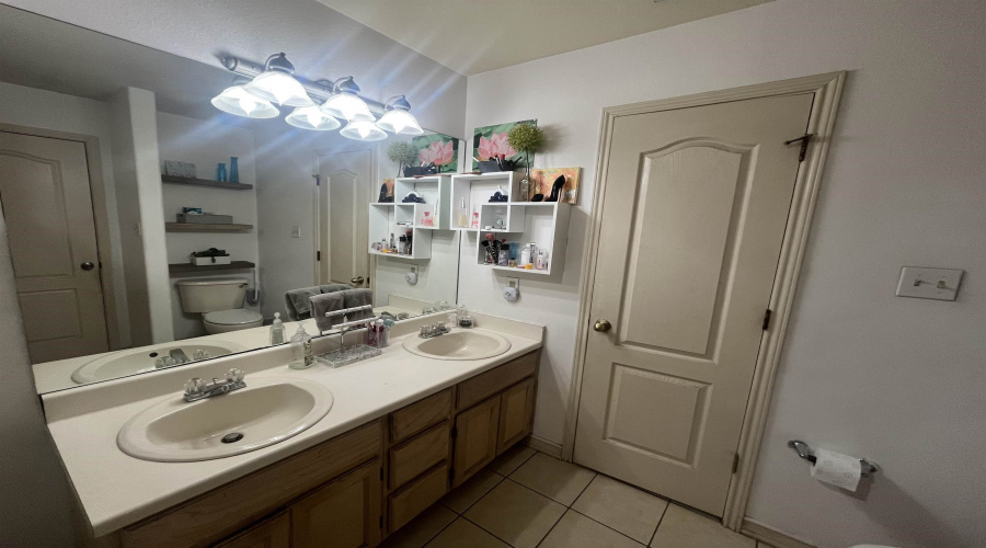 318 Cinnamon Teal Lp, Laredo, Texas 78041, 3 Bedrooms Bedrooms, 7 Rooms Rooms,2 BathroomsBathrooms,Residential,For Sale,318 Cinnamon Teal Lp,20253536