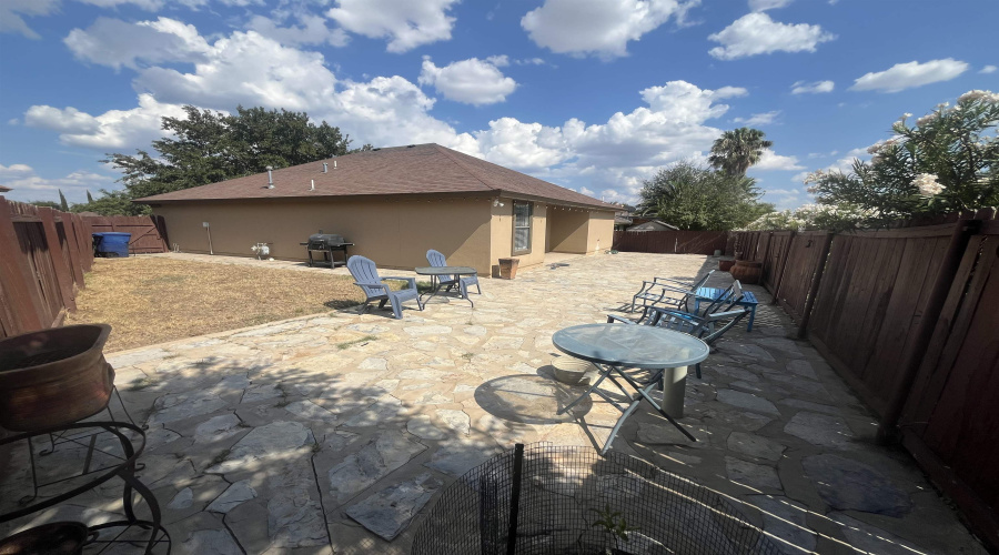 318 Cinnamon Teal Lp, Laredo, Texas 78041, 3 Bedrooms Bedrooms, 7 Rooms Rooms,2 BathroomsBathrooms,Residential,For Sale,318 Cinnamon Teal Lp,20253536