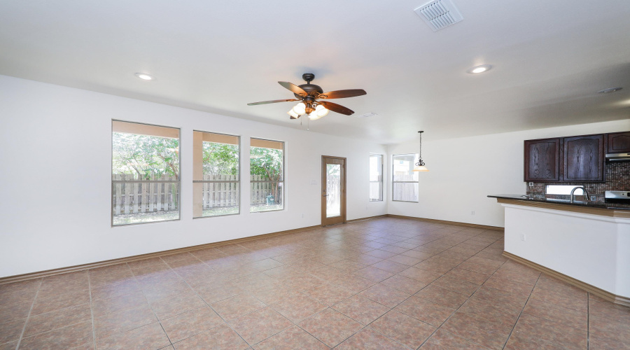 9813 Sandhill Dr, LAREDO, Texas 78045, 4 Bedrooms Bedrooms, 7 Rooms Rooms,2 BathroomsBathrooms,Residential,For Sale,9813 Sandhill Dr,20253547