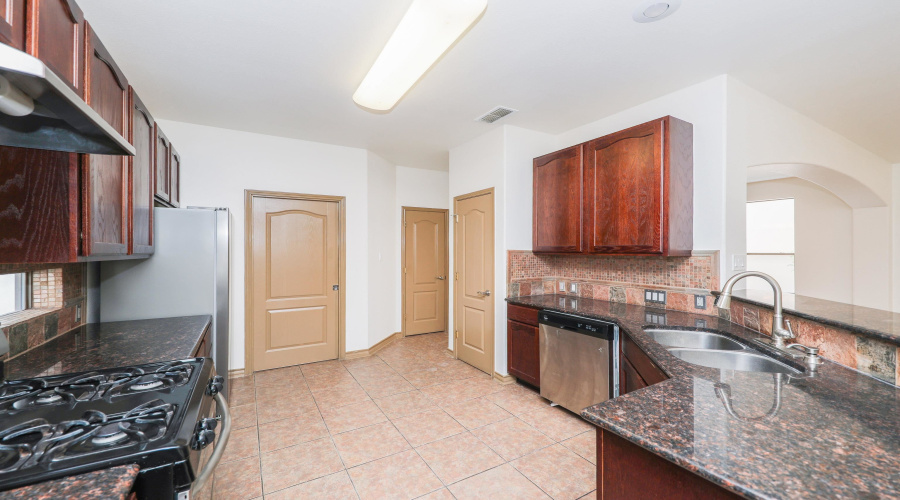 9813 Sandhill Dr, LAREDO, Texas 78045, 4 Bedrooms Bedrooms, 7 Rooms Rooms,2 BathroomsBathrooms,Residential,For Sale,9813 Sandhill Dr,20253547