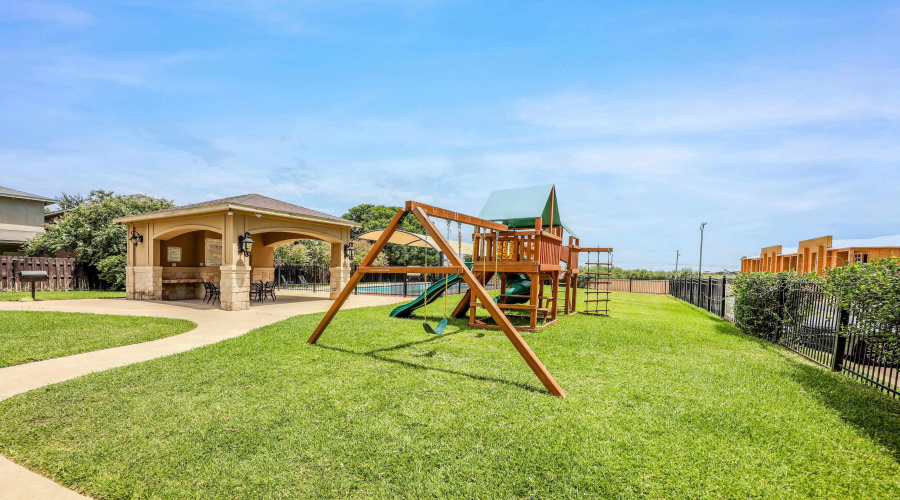 9813 Sandhill Dr, LAREDO, Texas 78045, 4 Bedrooms Bedrooms, 7 Rooms Rooms,2 BathroomsBathrooms,Residential,For Sale,9813 Sandhill Dr,20253547