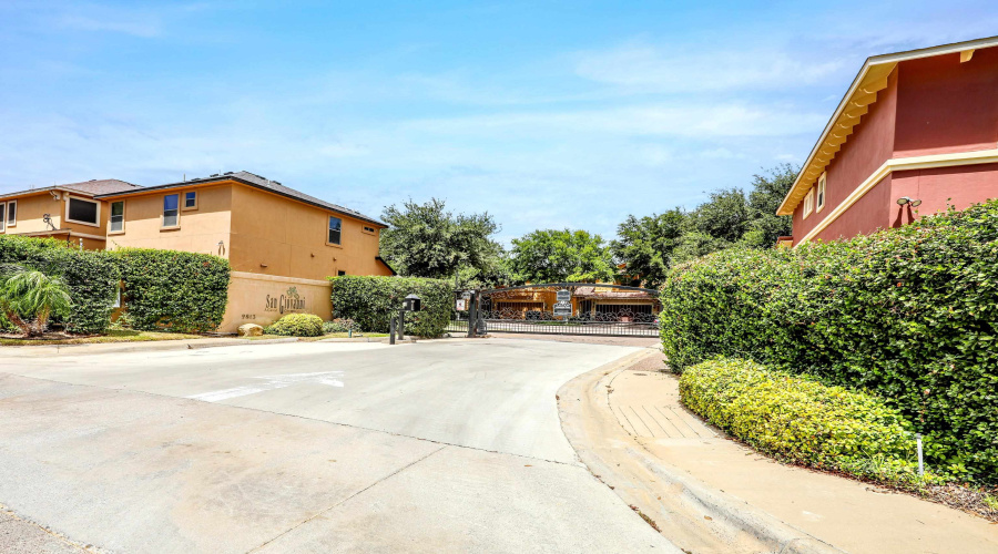 9813 Sandhill Dr, LAREDO, Texas 78045, 4 Bedrooms Bedrooms, 7 Rooms Rooms,2 BathroomsBathrooms,Residential,For Sale,9813 Sandhill Dr,20253547